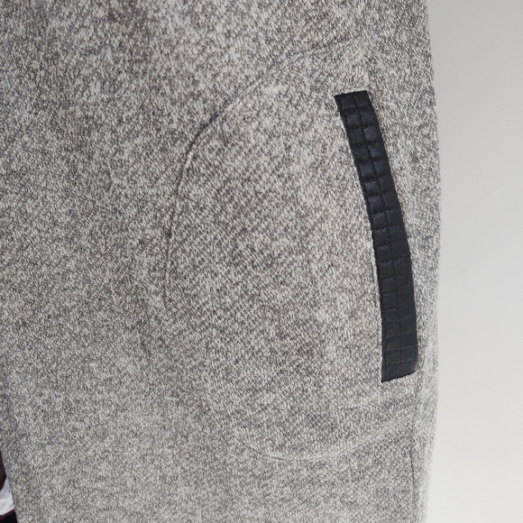 Very J Gray Shift Dress Sleeveless Faux Leather Shoulders Size Large - Picture 5 of 8